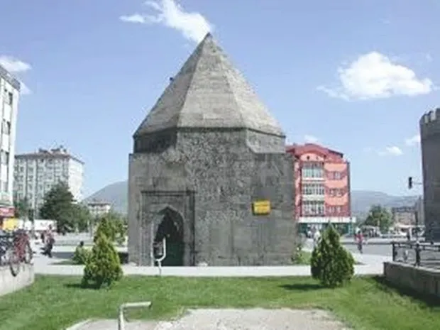 Beşparmak Kümbeti