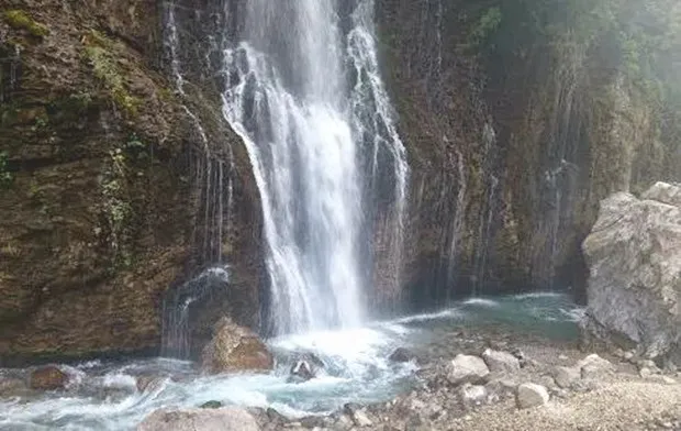 Kapuzbaşı Şelalesi